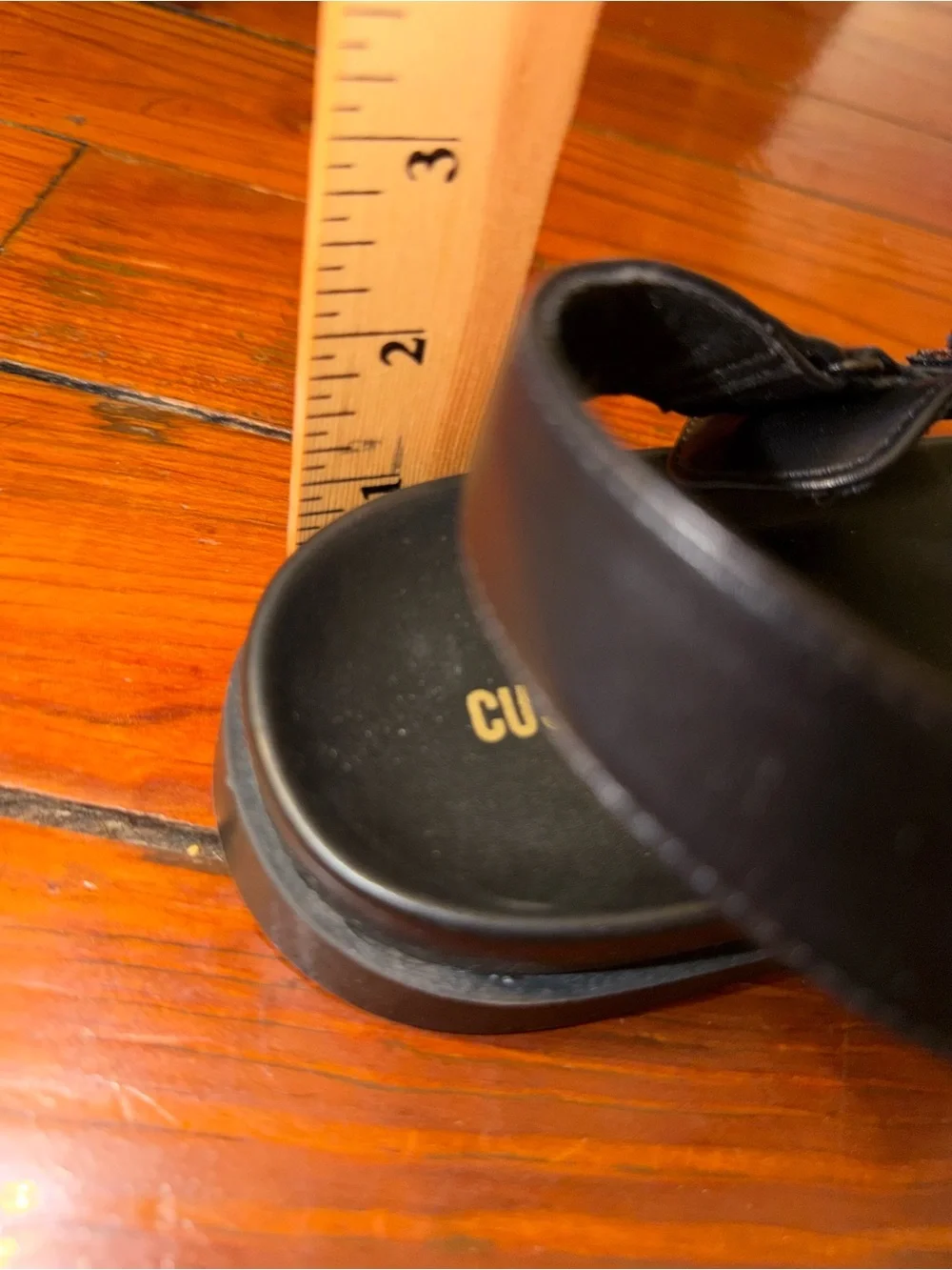 Cushionaire Eden Sandals Velcro Straps Size 10 NWT